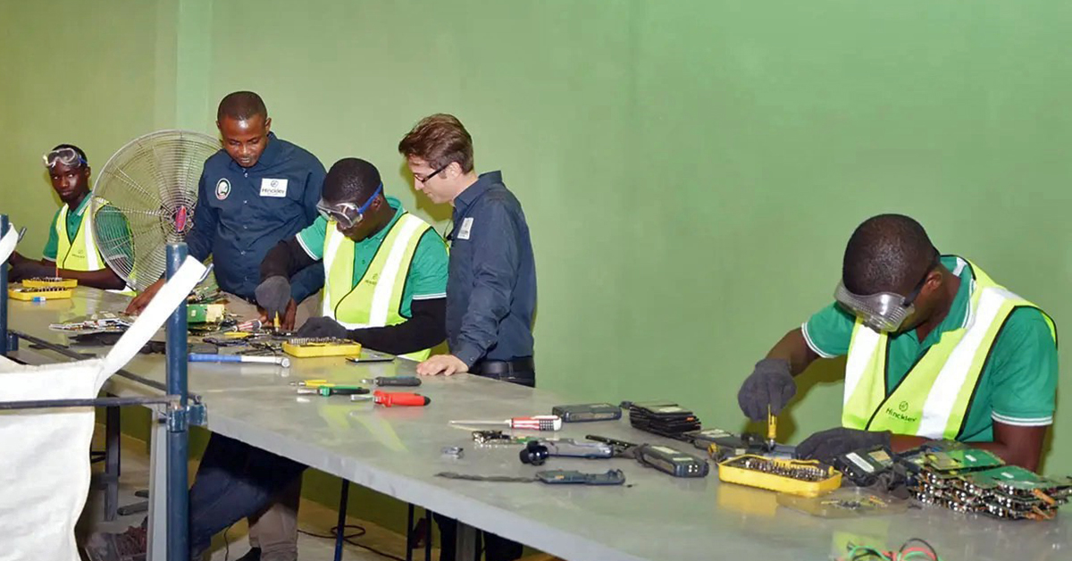 Traders working as a team